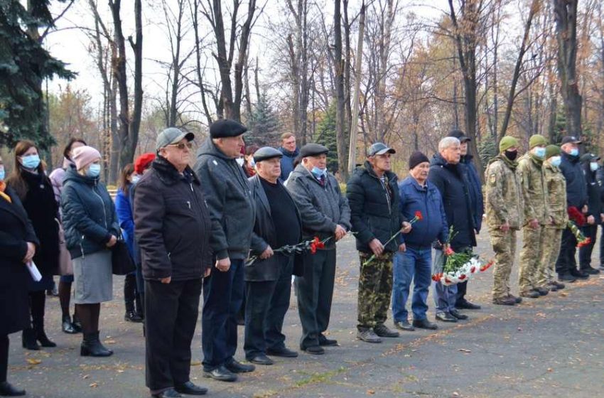  В Добропіллі вшанували пам’ять захисників України від нацизму під час Другої світової війни